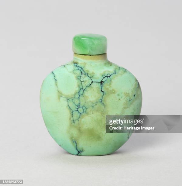 Spade-Shaped Snuff Bottle, Qing dynasty , 1800-1900. Artist Unknown.