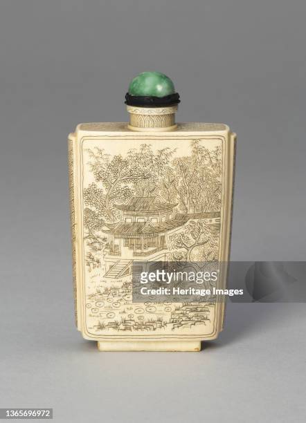 Snuff Bottle with Pavilions in a Bamboo Grove and Garden. Artist Unknown.