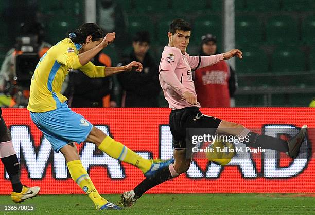 Edinson Cavani of Napoli scores his team's second goal during the Serie A match between US Citta di Palermo and SSC Napoli at Stadio Renzo Barbera on...