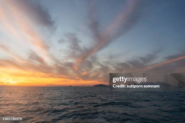 seasacep sunrise gulf of thailand - atmosferische lucht stockfoto's en -beelden