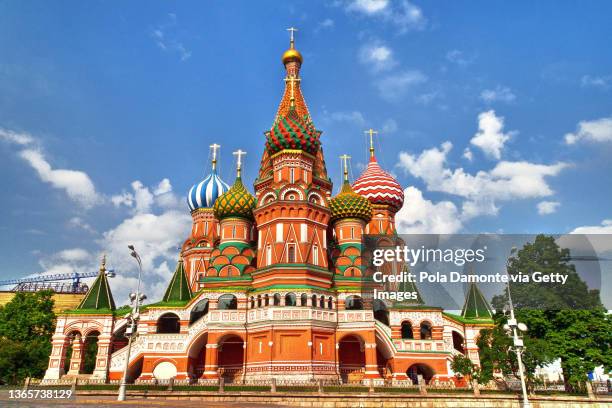 colorful cathedral, in red square, moscow, russia - st basil's cathedral stock pictures, royalty-free photos & images