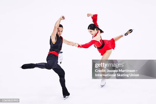 Kana Muramoto and Daisuke Takahashi of Japan compete in the Ice Dance Rhythm Dance during the ISU Four Continents Figure Skating Championships at...