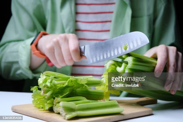 taglio del sedano - celery foto e immagini stock