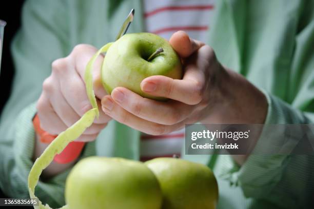 peeling an apple - geschild stockfoto's en -beelden