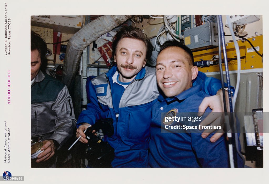 STS-84 Joint Space Shuttle Atlantis/Mir