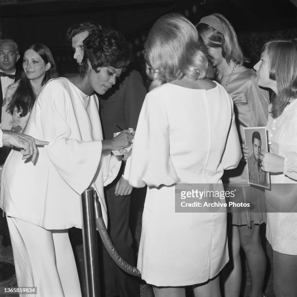 American singer Dionne Warwick signs autographs at the opening of Elvis Presley's new show at the International Hotel in Las Vegas, USA, 1969.