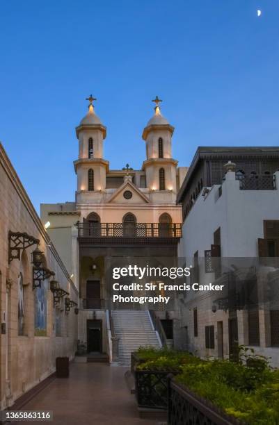 "hanging church" facade at dusk in cairo, egypt - coptic stock-fotos und bilder