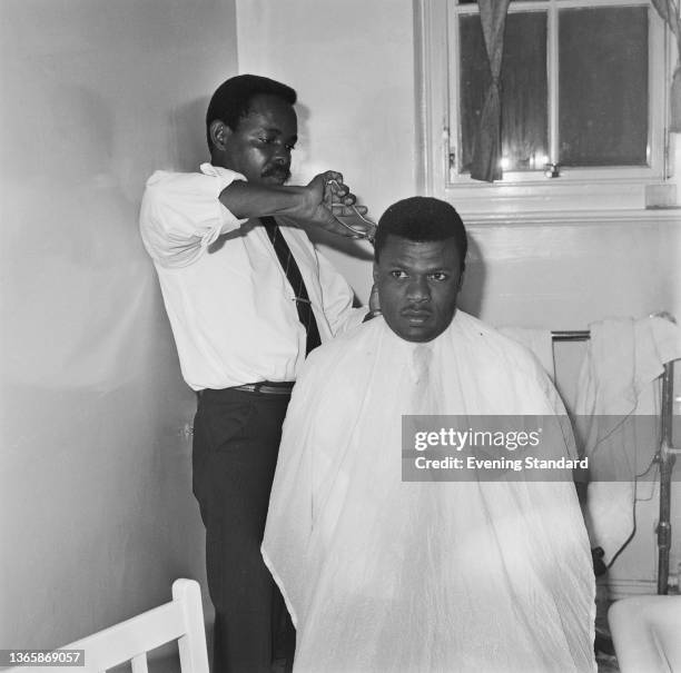 578 Black Man Hair Cut Photos and Premium High Res Pictures - Getty Images 578 Black Man Hair Cut Photos and Premium High Res Pictures - Getty Images