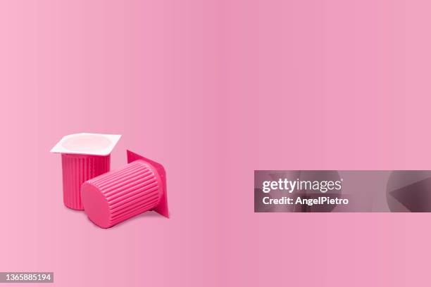 pink color challenge - lácteo 2 - yogurt container stock pictures, royalty-free photos & images