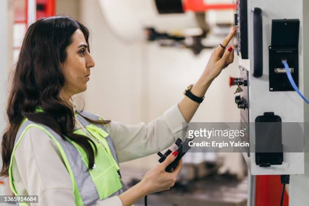 female operator programming a cnc machine3 - milling stock pictures, royalty-free photos & images