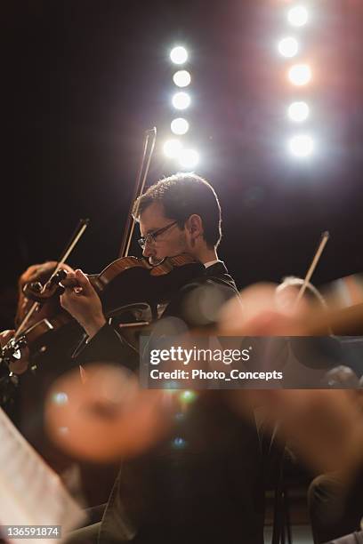 de violino na orquestra - orquestra imagens e fotografias de stock