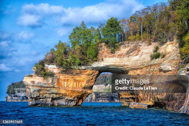 petit portal arch - michigan stock pictures, royalty-free photos & images