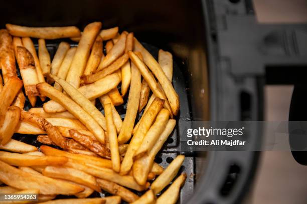 french fries with airfryer - french fries - fotografias e filmes do acervo