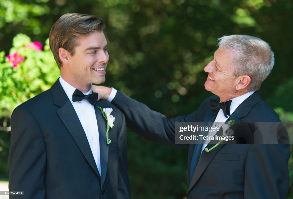 USA, New York State, Old Westbury, Father with bridegroom at wedding