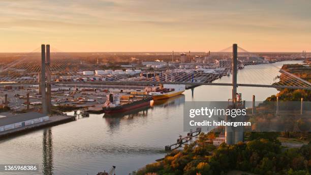 docks on riverfront in savannah, ga at dusk - aerial - savannah imagens e fotografias de stock