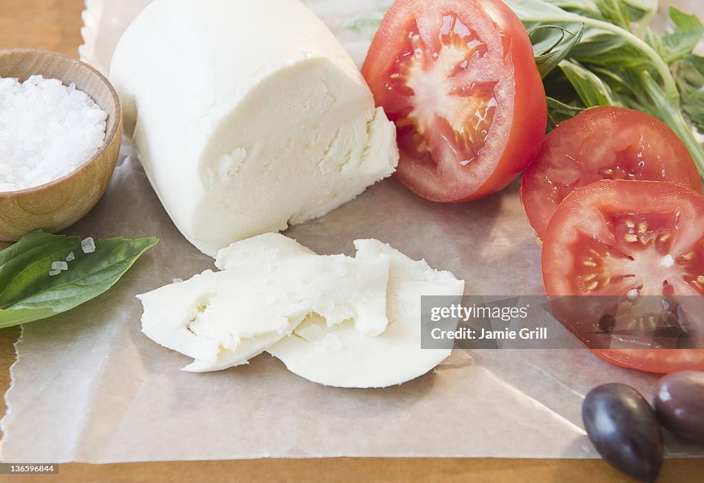 Close up of mozzarella an tomatoes