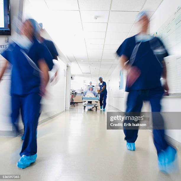 Surgical Team Walking Photos and Premium High Res Pictures - Getty Images