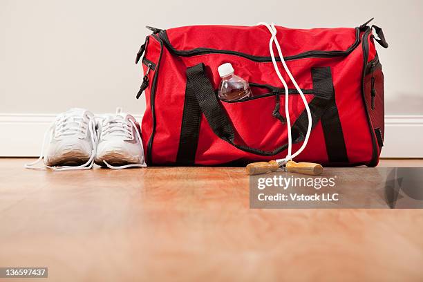 sport bag with jump rope and sport shoes - gymtas stockfoto's en -beelden