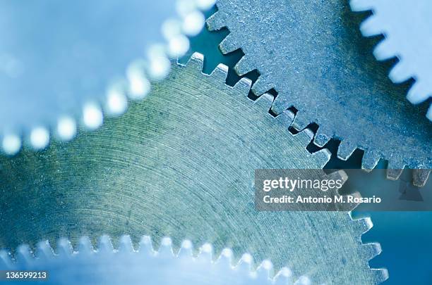 studio shot of cog wheels - gear mechanism stockfoto's en -beelden