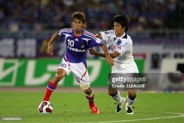 Koji Yamase of Yokohama F.Marinos controls the ball under pressure of Oh Beom-Seok of Yokohama FC during the J.League J1 match between Yokohama...