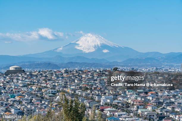 mt. fuji and the residential district in kanagawa of japan - shizuoka prefecture stock-fotos und bilder