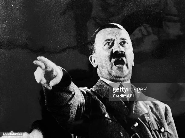 Tableau d'un peintre autrichien représentant Adolf Hitler vers 1938.