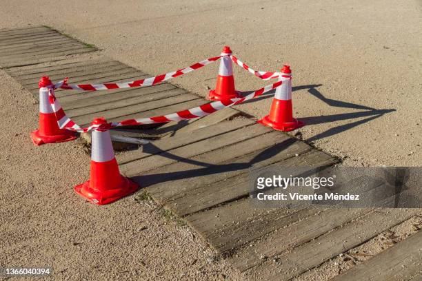 broken plank in the park - safety cone stock-fotos und bilder
