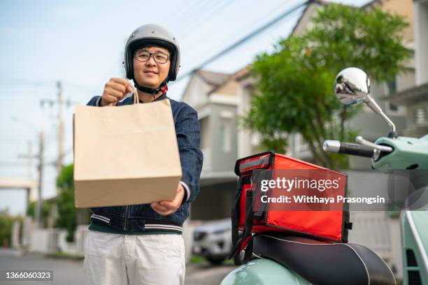 Motor Delivery Rd Delivery Motor Bikes Photos and Premium High Res Pictures - Getty Images