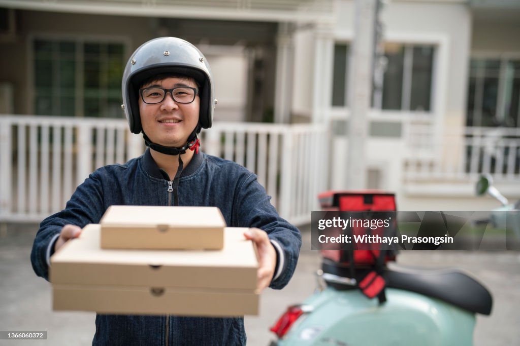 Man delivery pizza to customer