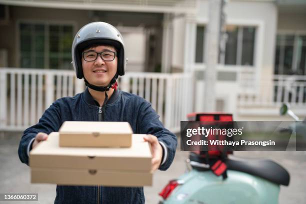 man delivery pizza to customer - take away food courier stock pictures, royalty-free photos & images