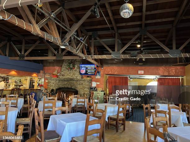 Interior dining room at Mezzaluna by the Sea, an Italian cuisine restaurant in Half Moon Bay, California, January 2, 2022. Photo courtesy Sftm.