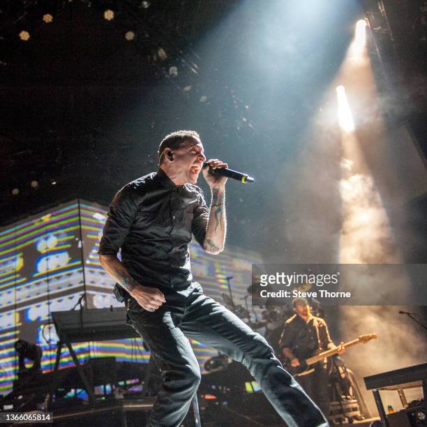 November 09: Chester Bennington of Linkin Park performs at LG Arena on November 09, 2010 in Birmingham, England.