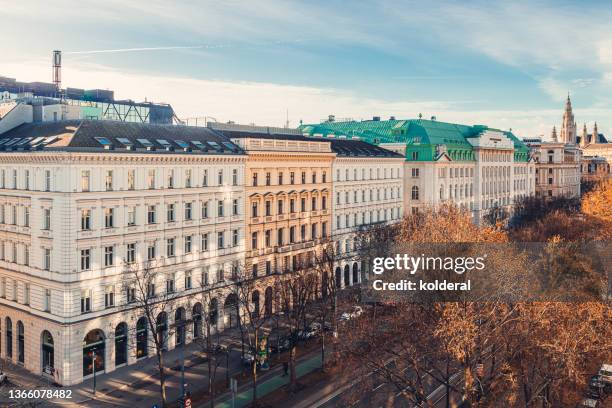 ring strasse in vienna during sunny autumn day - centro di vienna foto e immagini stock