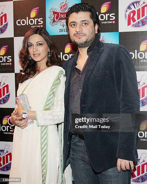 Indian Bollywood actress Sonali Bendre and husband, filmmaker Goldie Behl arrive at the Police show Umang 2012, held in Mumbai.