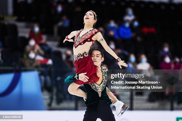 Kana Muramoto and Daisuke Takahashi of Japan compete in the Ice Dance Free Dance during the ISU Four Continents Figure Skating Championships at...