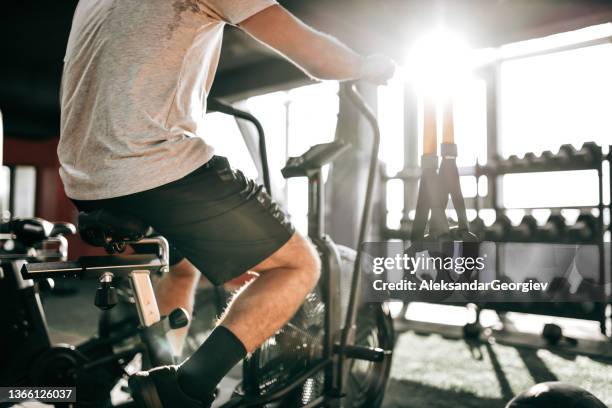 Sweating Rowers Training Male Gym Rowing Photos and Premium High Res Pictures - Getty Images