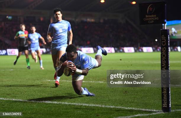 Castres wing Filipo Nakosi dives in the corner to score the Fourth Castres try during the Heineken Champions Cup match between Harlequins and Castres...