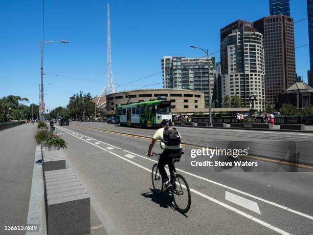cyclist on princess bridge, melbourne. - bicycle lane stock pictures, royalty-free photos & images