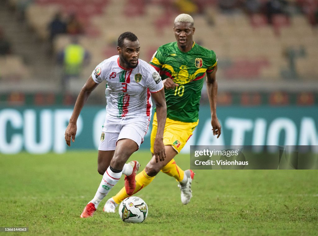 Mali F ALY ABEID of Mauritania and KALIFA COULIBALY of Mali during the Group ...