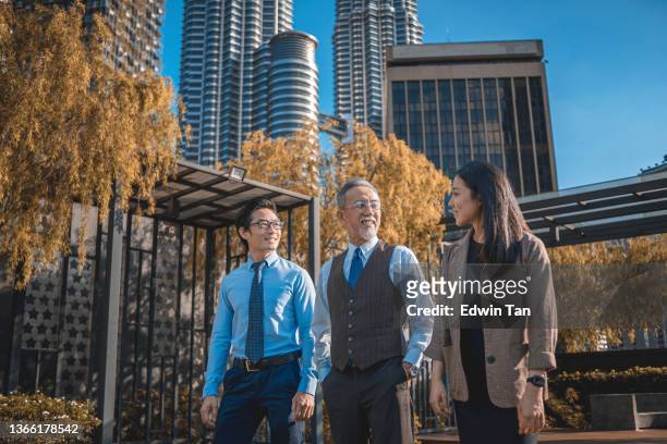 asian chinese ceo talking to his management team at rooftop garden of his office in the morning - wealth imagens e fotografias de stock