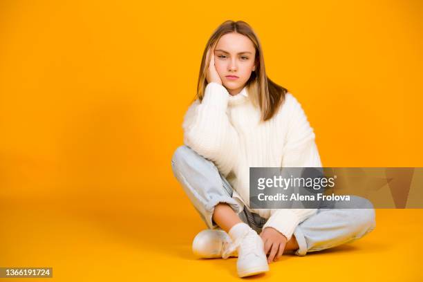 portrait of beautiful young woman - female model attitude face on stock-fotos und bilder