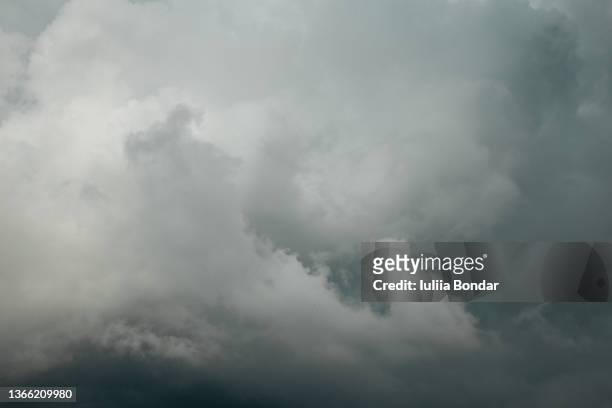 moody grey dark sky - 不安定な空模様 ストックフォトと画像
