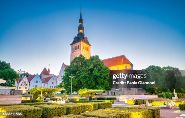 st. nicholas' church and museum in tallinn at night. - st nicholas church stock pictures, royalty-free photos & images