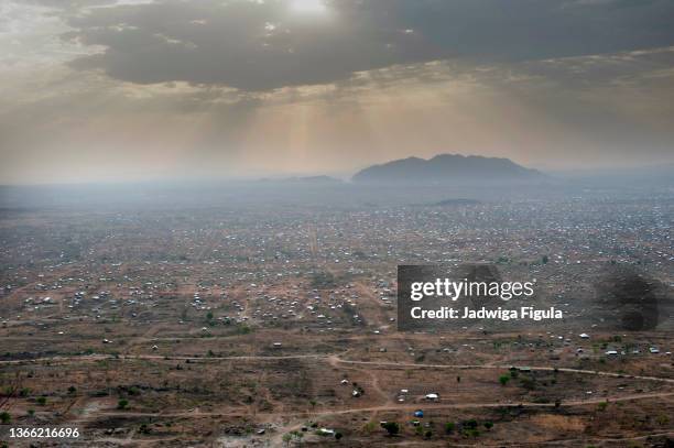 a ray of light shining through the clouds over the city of juba in south sudan. - juba stock-fotos und bilder