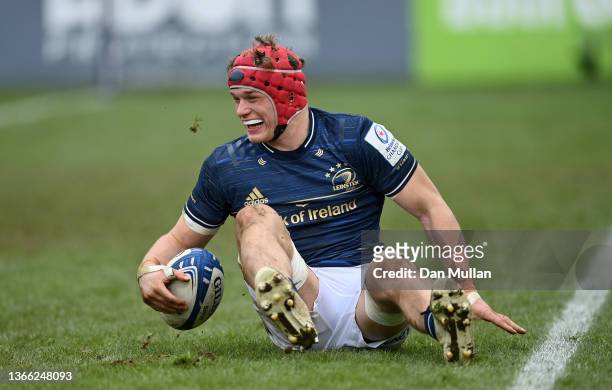 Josh van der Flier of Leinster celebrates scoring his side's second try during the Heineken Champions Cup match between Bath Rugby and Leinster Rugby...
