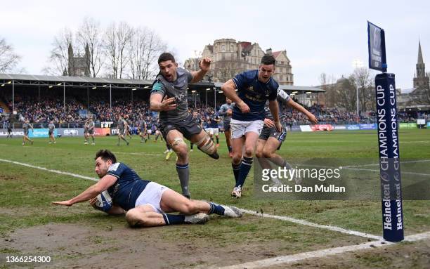 Hugo Keenan of Leinster dives over to score his side's eighth try during the Heineken Champions Cup match between Bath Rugby and Leinster Rugby at...