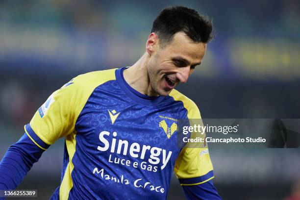 Nikola Kalinic of Hellas Verona FC celebrates after scoring his team's second goal during the Serie A match between Hellas Verona and Bologna at...