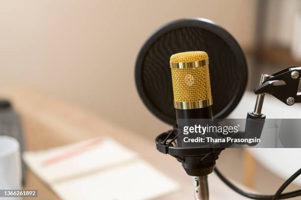 podcast streaming at home. - radio station stock pictures, royalty-free photos & images