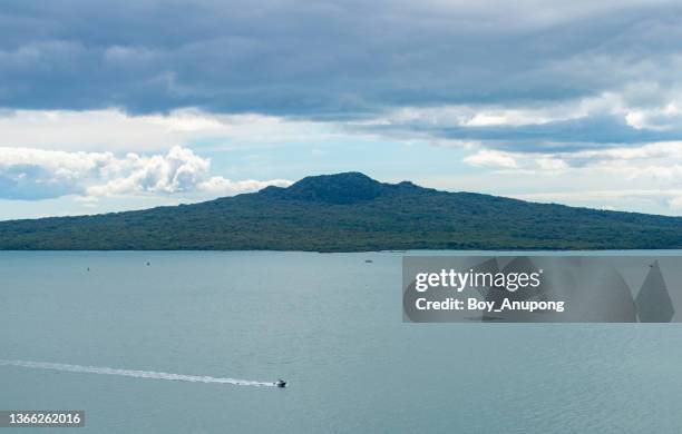 view of rangitoto island the largest volcanic island of auckland, new zealand. - hauraki gulf islands stock pictures, royalty-free photos & images