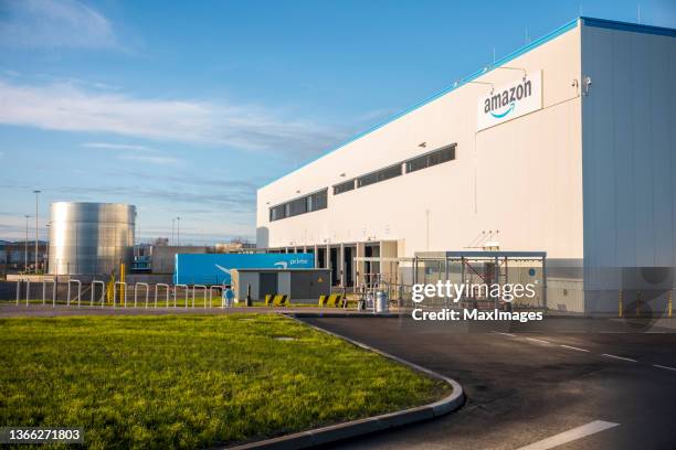 147 Amazon Factory Stock Photos, High-Res Pictures, and Images - Getty ...